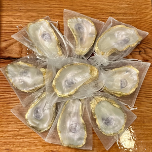 10 conchiglie dorate piatte da 3-4 pollici per matrimoni, regali, bomboniere - da riempire con caramelle e avvolgere in tulle - Product Image 1