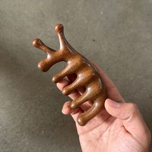 Peine de masaje clásico de madera ecológico para el cuero cabelludo con dientes anchos, herramienta portátil de acupresión para masaje de cabeza - Product Image 6