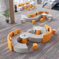 Ensemble de canapés sectionnels italiens modernes avec revêtement en tissu et base en métal pour la maison, le bureau, l'hôtel, la réception, le hall, le salon ou l'hôpital