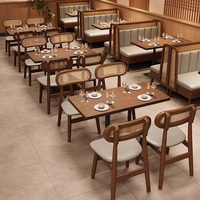 Ensemble de table et chaises rondes pour restaurant commercial, table en bois avec chaises en rotin tressé