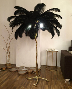 Lampe sur pied nordique pour la décoration de la chambre à coucher et du salon, lampe sur pied en plumes d'<span class=keywords><strong>autruche</strong></span> rouge, rose et or, lampe de table - Product Image 6