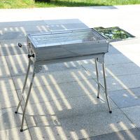 Grilles de barbecue portables de style simple Conception de longues jambes pliables pour pique-nique de camping en plein air et grillade au charbon de bois de barbecue