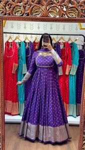 Vestido de Lujo con Tejido Jacquard Más Vendido para Mujer, con Elegante Estampado Floral, para Fiestas, Bodas y Eventos Nocturnos, Disponible para la Venta - Product Image 5
