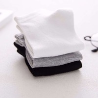 CMAX OEM vente en gros pas cher Spandex coton jetable hommes femmes chaussettes noir blanc gris mélange couleur cheville solide prêt chaussettes