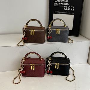 <span class=keywords><strong>Sac</strong></span> bandoulière carré en PU tressé Advanced Sense, petit format, nouveau style transfrontalier 2026, avec chaînes givrées pour femme - Product Image 4
