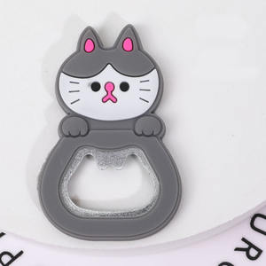 Haute qualité directe usine en gros mignon dessin animé PVC réfrigérateur aimants décapsuleur - Product Image 3