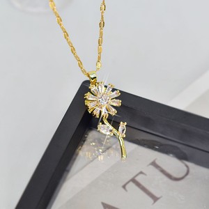 Gioielli da donna collana con ciondolo in zircone girasole girevole in acciaio al titanio Bling Bling Decompress collana con girasole lucido - Product Image 6