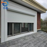 Stores automatiques en alliage d'aluminium sur mesure avec isolation thermique, design moderne pour villas