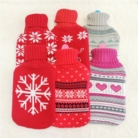 Vente en gros ensemble de bouillotte personnalisée pour Noël à la maison en hiver bouteilles d'eau chaude en peluche douce avec couvercle chauffe-mains avec couvercle