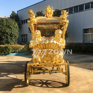 Hermoso <span class=keywords><strong>Carruaje</strong></span> Eléctrico Cubierto <span class=keywords><strong>con</strong></span> <span class=keywords><strong>Caballos</strong></span>, Diseño Europeo Real Antiguo de 4 Ruedas - Product Image 5