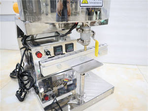 Machine de remplissage manuelle <span class=keywords><strong>pour</strong></span> rouge à lèvres, baume à lèvres, brillant à lèvres, chauffage électrique de l'huile, précision de 1% <span class=keywords><strong>pour</strong></span> <span class=keywords><strong>les</strong></span> produits en bâton déodorant, cire - Product Image 4