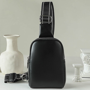 Sac de poitrine à bandoulière en PU simple et atmosphérique haut de gamme pour sac à bandoulière pour dames en couple avec fermeture à glissière à motif léopard - Product Image 1