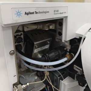 Espectrómetro de Masas Agilent 6140 LC-MS de Segunda Mano en Venta, Analizador de Tiempo de Vuelo, Resolución de 1.3 Amu, Repetibilidad del 1% - Product Image 2