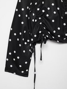 Set da donna 2026: Nuovo completo casual alla moda con giacca a pois a maniche lunghe e pantaloncini mini a pois retrò - Product Image 4