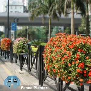 Jardinières suspendues colorées pour balcons - Product Image 2