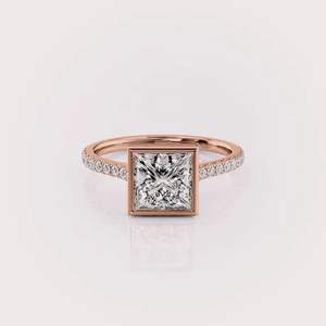 Bague de fiançailles en diamant de laboratoire taille princesse sur mesure en or rose 14 carats sertie de bézel plaqué rhodium certifiée IGI - Product Image 1