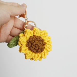 Breloque de sac en <span class=keywords><strong>laine</strong></span> tricotée à la main pour femme, pendentif en crochet, <span class=keywords><strong>porte</strong></span>-clés de Noël avec motif de rose et de tournesol - Product Image 4