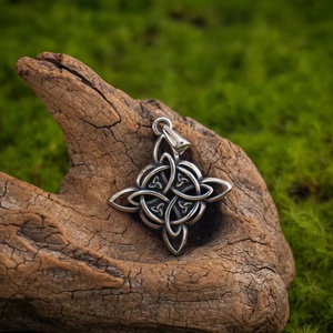 Collar con Colgante de Nudo Celta, Acero Inoxidable, Amuleto Vikingo Vintage, Joyería con Símbolo, Amuleto, Regalo para Hombres y Mujeres - Product Image 1