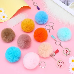 <span class=keywords><strong>PK</strong></span> Zhejiang 2025, venta al por mayor, anillo de Metal dorado de 8cm multicolor a la moda para mujer con bola de piel, llavero con pompón, serigrafía - Product Image 4