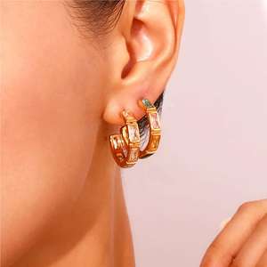 <span class=keywords><strong>2023</strong></span> bijoux pour femmes en acier inoxydable plaqué or 18 carats français Simple or boucles d'oreilles en forme de C carré Zircon boucle d'oreille étanche - Product Image 2