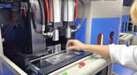 Machines de soufflage par extrusion à assistance à distance, machine de soufflage de plastique, machine de soufflage de bouteilles d'eau en PET de 300 ml