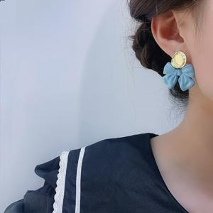 Boucles d'oreilles décoratives en forme d'arc pour fille douce en argent, visant un style de mode pur - Product Image 3
