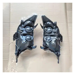 Modificación de faros delanteros para camioneta Toyota Hilux Vigo 2012-2015 con faros de doble lente. - Product Image 1