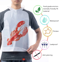 Garder les vêtements propres bavoirs d'écrevisse en plastique jetables pour adultes bavoirs de homard en Poly pour fruits de mer