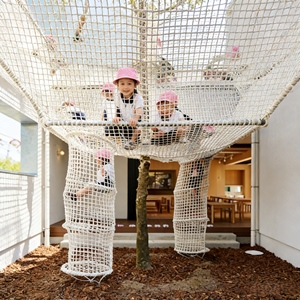 Filet d'escalade suspendu en nylon pour enfants, personnalisé, pour intérieur, à fixer sur arbre, avec tunnels cylindriques, écologique, pour maternelle - Product Image 6