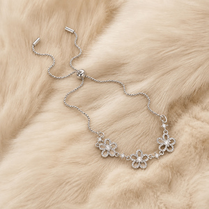 Collier ajustable en acier inoxydable avec fleur creuse et zircon cubique, élégant bijou pour femme, vente en gros OEM/ODM - Product Image 2