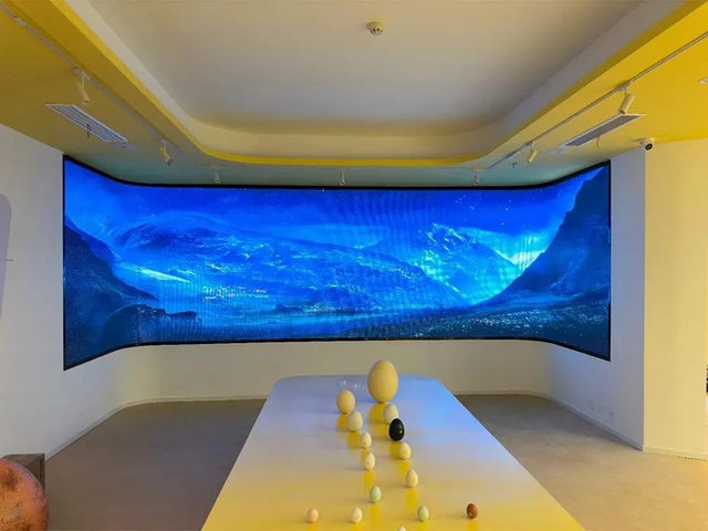 Indoor Flexible LED Curved Wall Mount P3 P4 Video Display Screens with Animation for Shopping Mall & Retail Store
