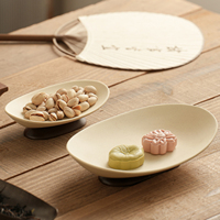 Bootvormige serveerschaal met houten voet, steengoed, ovaal, voor snacks, thee, desserts, Wabi Sabi, Wagashi, sushi.