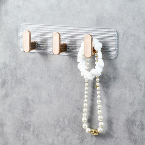 Crochets muraux en acrylique, 5 crochets amovibles, design moderne pour salle de bain, toilettes, rangement de vêtements - Product Image 3