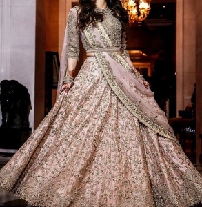 Elegante y hermoso vestido nupcial indio paquistaní Lehenga Choli con bordado Zardozi pesado para boda 2025 - Product Image 1