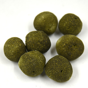 Heno de Alfalfa en Bolas Perforadas, Juguete para Masticar para Conejos, Cobayas y Chinchillas, Alimento Seco para Mascotas de Interior, Tamaño Mediano - Product Image 1