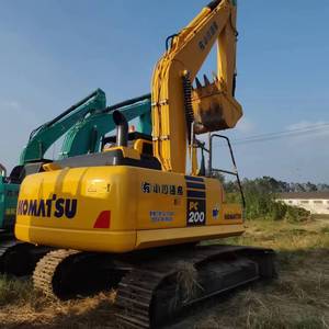 Excavatrice Komatsu PC200 d'occasion, 130 CV, godet de 0,8 m³, pelle hydraulique sur chenilles de 20 tonnes pour la construction - Product Image 4