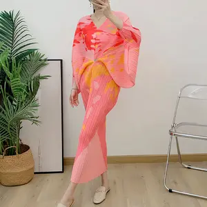 2024 Miyake fantaisie plis femmes robes couleur Patchwork manches chauve-souris rétro col en v queue de poisson grande taille plissée longue tenue décontractée