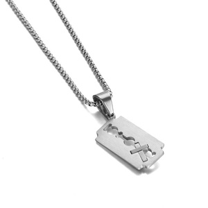 Collier en acier inoxydable avec pendentif lame de rasoir et croix gravée, style punk rock cool pour hommes, bijoux argentés - Product Image 4