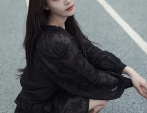 2024 Soring nouveau chemisier <span class=keywords><strong>noir</strong></span> à col en V pour femmes conception en relief transparence <span class=keywords><strong>haut</strong></span> à manches longues - Product Image 4