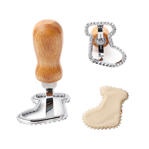 <span class=keywords><strong>Emporte</strong></span>-pièce en alliage de zinc en forme de chaussette de Noël pour raviolis et boulettes, avec manche en bois de caoutchouc, ustensile de cuisine - Product Image 1