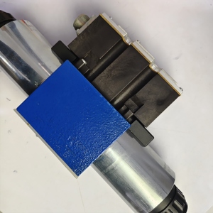 ตัวควบคุมทิศทางแบบสัดส่วน R900920055 4WRAE10W60-2X/G24N9K31/F1V - Product Image 4