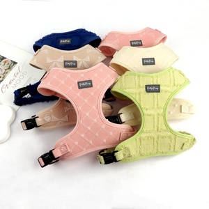 ชุดปลอกคอและสายจูงสุนัขแบบสวม ไม่รัดคอ สีสันน่ารัก ลายสวยงาม ผลิตตามสั่ง ราคาโรงงาน คุณภาพดี สำหรับสุนัขพันธุ์เท็ดดี้ ขนาดกลางและเล็ก - Product Image 1