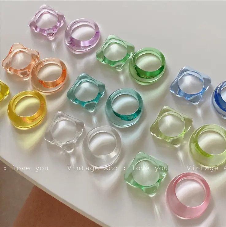 도매 2021 인기있는 여성 네온 반지 보석 한국어 스타일 기하학적 수지 반지 다채로운 명확한 플라스틱 반지