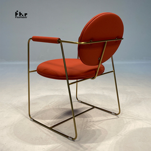 Fauteuil de salle à manger moderne rembourré rouge avec dossier rond et base en métal doré pour café, restaurant, hôtel - Product Image 2