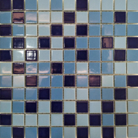 Carreaux de mosaïque en céramique moderne bleu brillant mer Carreaux muraux carrés antidérapants Surface en verre poli pour murs intérieurs pour la natation