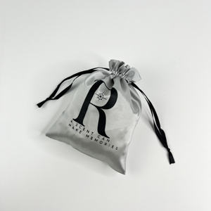 ถุงผ้าซาตินสีเงินแบบมีเชือกผูกพร้อมพิมพ์ฟอยล์สีทอง - บรรจุภัณฑ์แบรนด์หรูสำหรับเครื่องประดับและเครื่องสำอาง - Product Image 6