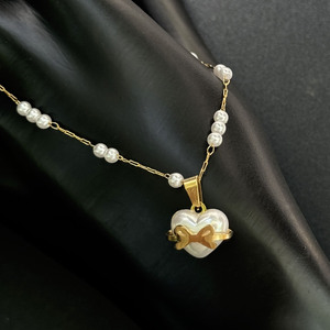 Catene <span class=keywords><strong>di</strong></span> <span class=keywords><strong>perle</strong></span> fatte a mano <span class=keywords><strong>con</strong></span> <span class=keywords><strong>fiocco</strong></span> d'oro a forma <span class=keywords><strong>di</strong></span> cuore ciondolo <span class=keywords><strong>di</strong></span> <span class=keywords><strong>perle</strong></span> carino bella <span class=keywords><strong>collana</strong></span> girocollo per ragazze - Product Image 3