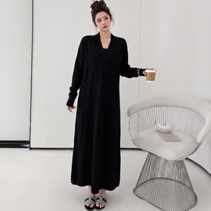 <span class=keywords><strong>Abito</strong></span> lungo da <span class=keywords><strong>donna</strong></span> elegante classico in maglia a costine con scollo a V <span class=keywords><strong>incrociato</strong></span> a maniche lunghe, tinta unita, autunno inverno 2026 - Disponibile - Product Image 3