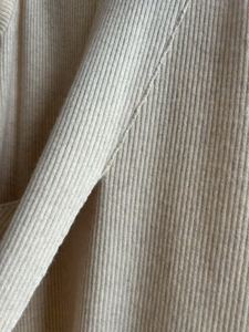 Elegante Suéter de Punto de Una Pieza para Mujer - Diseño Elegante y Acampanado con Logotipo Frontal Suave y Cómodo, y Versatilidad - Product Image 5