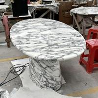 Table à manger ovale en marbre blanc Arabescato sur mesure avec base en pierre, mobilier de salle à manger moderne pour restaurant et hôtel